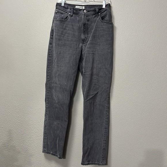 Abercrombie & Fitch Curve Love Ultra High Rise 90s Straight Jean - Picture 16 of 16